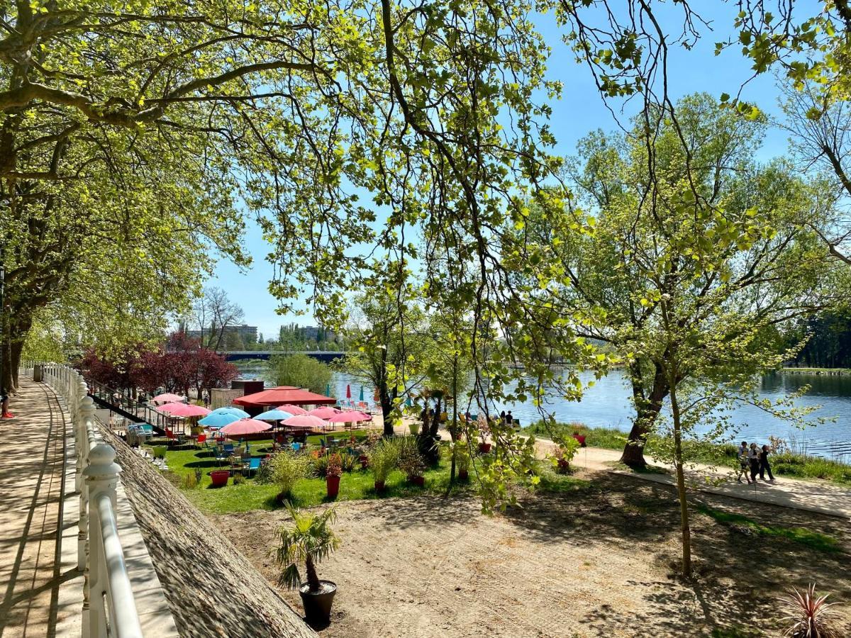 Charmant F1 Avec Terrasse Et Vue Sur Jardin Arbore - Fraicheur Naturelle Du Rez De Jardin - Parking Bellerive-sur-Allier Exterior foto